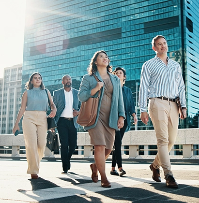 Professional assessing applications with Hexaware’s Amaze® for Cloud.